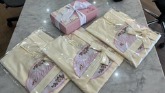 Bordados Personalizados Tipo Parche para Aplicar Manualmente Son de Novia y Damas de Honor: Hay en beige y en rosa. en internet