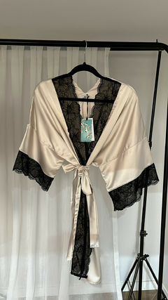 Set de 3 Piezas: Conjunto Kimono (Bata) Camison Y conjunto de Ropa Interior Seda y Encaje Color Vainilla Ideal para Regalo en internet