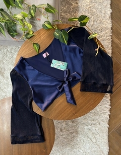 Blusa Corta con Nudo pupera y con Mangas Anchas Campana de Seda Azul Marino
