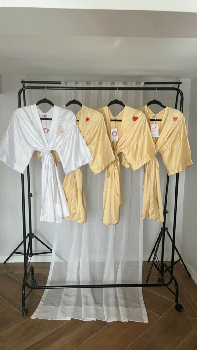 Pack 4 Batas Kimonos De Novia - Ajuar De Bodas - Batas Novia Ajuar De Boda Pack Para La Novia Y Damas De Honor Doradas — imagen 2
