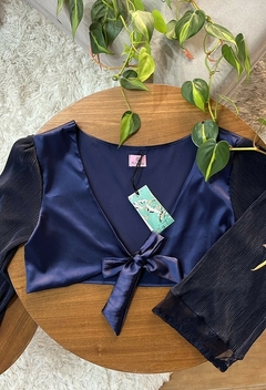 Blusa Corta con Nudo pupera y con Mangas Anchas Campana de Seda Azul Marino - comprar online
