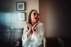 Kimono de seda saten de Novia con volados especial para ajuar de boda Blanco Especial Influencer Jus Rolon en internet