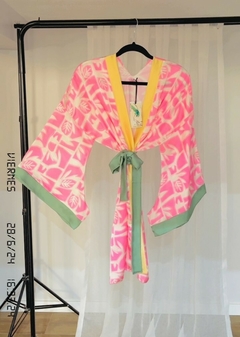 Kimono Corto con Mangas Japonesas de Seda Estampado Azteca Rosa Chicle - comprar online
