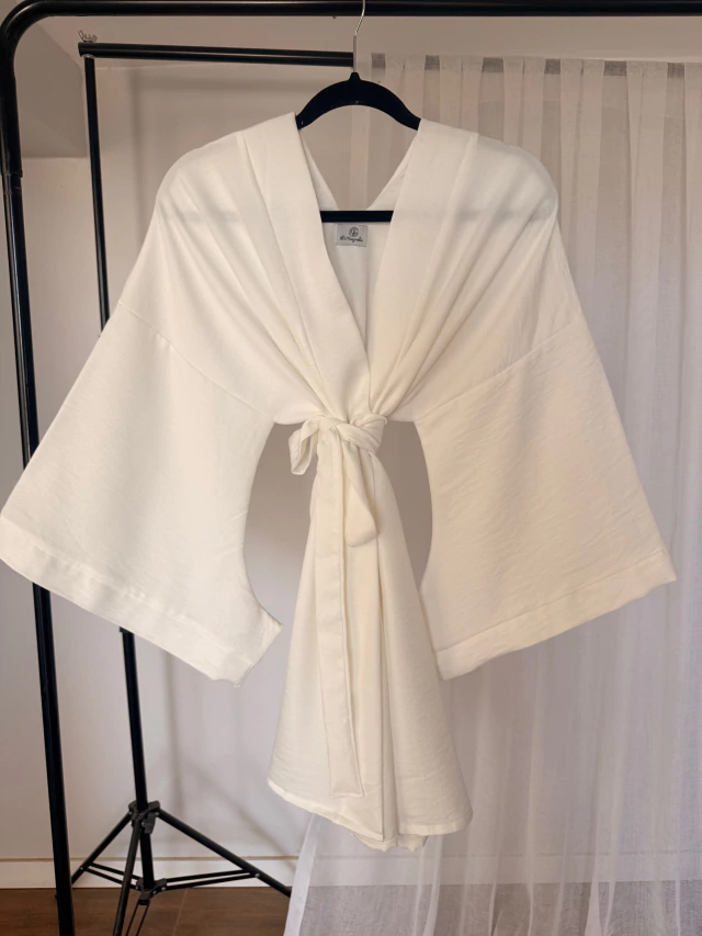 Kimono Corto con Mangas Japonesas de 100% Lino Color Cremita Off White Premium Verano 2026 — imagen 3