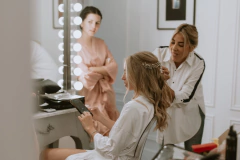 Imagen de Kimono de seda saten de Novia con volados especial para ajuar de boda Blanco Especial Influencer Jus Rolon