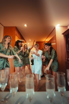 Pack 4 Batas Kimonos De Novia - Ajuar De Bodas - Batas Novia Ajuar De Boda Pack Para La Novia Y Damas De Honor Verde Militar - OhMagnoliaKimonos