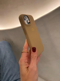 Funda iPh 15 BOTONES CERRADOS PERSONALIZADA en internet