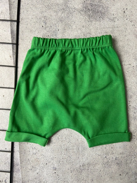 Shorts Verde com barra Virada