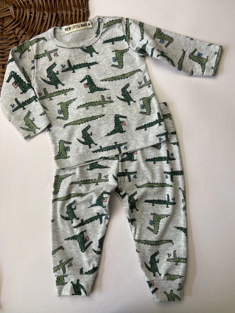 Pijama Camiseta Longa e Calça Jacare