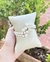 Bracelete Organic pérolas Shell brancas em banho ouro