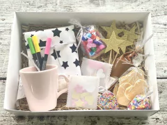 Box regalo sorpresa taza para pintar, crear tarjeta y decorar cookies por pedido