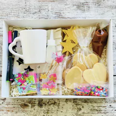Box regalo sorpresa taza para pintar, crear tarjeta y decorar cookies por pedido