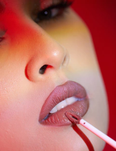 BURKE. Labial Liquido Canvas. en internet