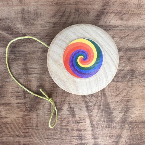 Souvenirs para Cumpleaños Yoyo de madera con ilustraciones en internet