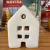 Casita de Cerámica Casita Navideña Porta Velas Fanal en internet