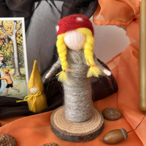 FIGURA NIÑA DEL BOSQUE OTOÑO en internet