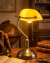 Abajur Banker Amarelo Clássico Luminária De Mesa Retro Luxo - comprar online