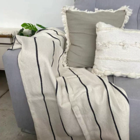 Manta Buenos Aires | 150x190 cm | Telar de calidad, Terminación con flecos | Lavable al lavarropa - comprar online