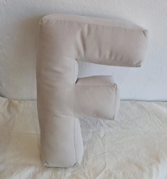 ALMOHADON LETRA - comprar online