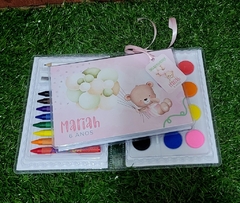 Kit com 5 maletas de colorir lembrancinha tema ursinho com 31 itens completo na internet