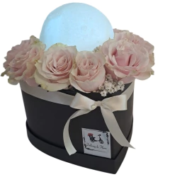 FLOWER BOX MOON LOVE (CAJA CORAZÓN DE ROSAS CON LUNA LED) en internet