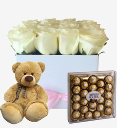 flower box caja de rosas blancas con osito de peluche y bombones