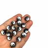 Miçanga (fimo) - Yin Yang 10mm - Preto e branco (30 unidades)