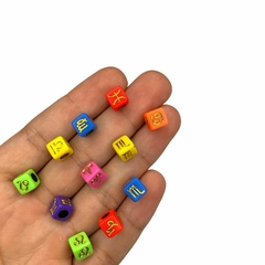 Miçanga - Dado colorido com signos dourados - 8mm (25 gramas)