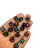 Miçanga entremeio plaquinha preta com letras neon - 8mm (25 gramas)
