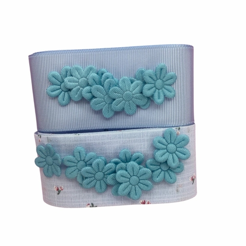 Kit 2 mts de fita + 20 apliques mini florzinha de tecido azul turquesa
