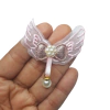 APLIQUE ASA BORDADA COM PÉROLA - ORGANZA (2 unidades) - ROSA CLARO