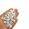 Miçanga entremeio plaquinha branca com letras coloridas - 8mm (25 gramas)