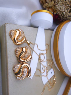 Conjunto Bijuteria de Colar e Brincos Dourados Cravejados #C0502134 - comprar online