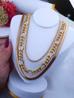Conjunto Bijuteria com Três Colares Dourados #C0501470 - comprar online