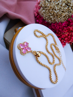 Colar Folheado Flor Dourado com Rosa #CF0601745