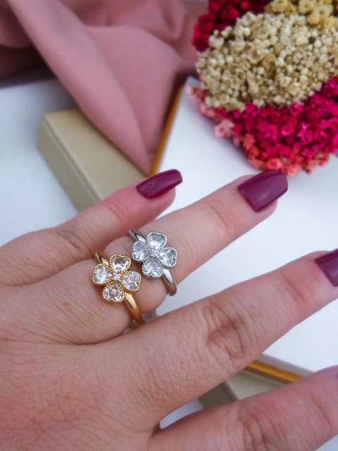 Anel Bijuteria Trevo de Quatro Folhas (CADA - SELECIONE A COR E A NUMERAÇÃO DESEJADA) #A0702367 - comprar online