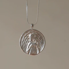 Collar Medalla Diosa Afrodita - comprar online