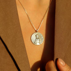 Collar Medalla Diosa Afrodita en internet