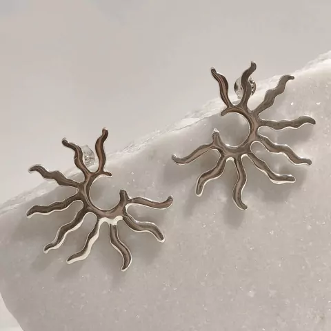 Aros Helios de diseño artístico con forma de sol, fabricados en plata 925