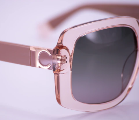 TERESA CALANDRA ASHLEY CORAL - Tecni-Optica