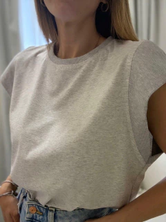 REMERA LIA GRIS en internet