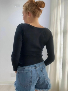 REMERA ZOE NEGRO en internet