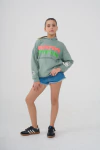 BUZO RUSTICO ESTAMPADO CON CAPUCHA MENTA