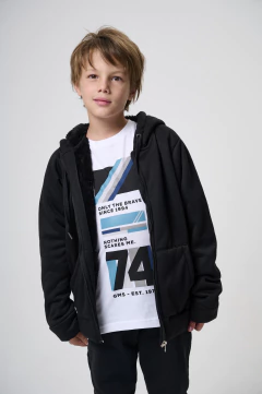 REMERA MANGA LARGA BRAVE BOY en internet