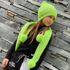 GORRO CON POMPON Y BUFANDA VERDE LIMA - comprar online