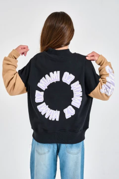 CAMPERA UNIVERISTARIA GENOVEVA NEGRO CON VIOLETA en internet