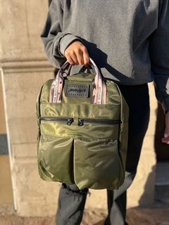 Mochila Pilar Verde y nude en internet