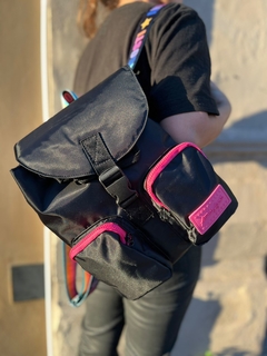 Mochila Lucila negra pastel en internet
