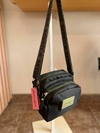 Bandolera Ada impermebale negra y verde militar