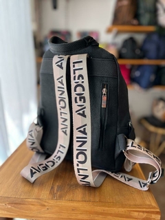 Mochila Zaira Negra y beige en internet